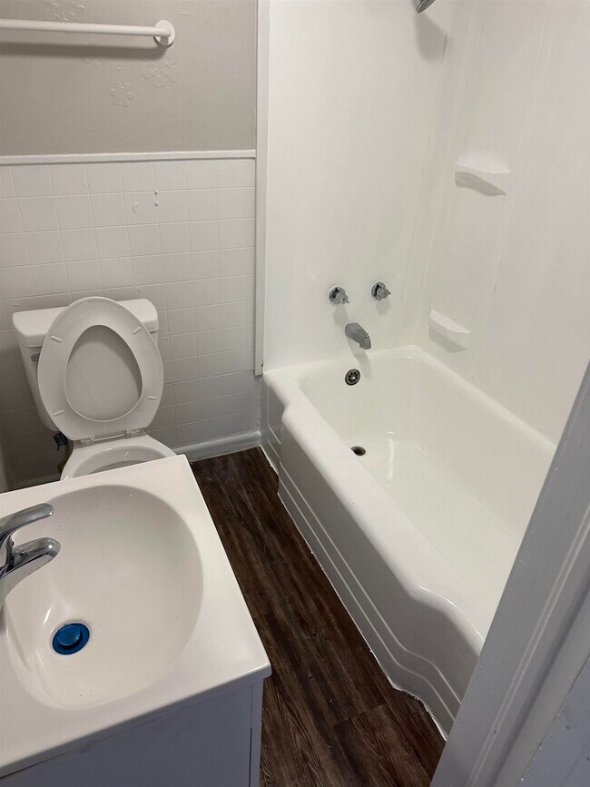 Building Photo - 229 S Lipona Rd