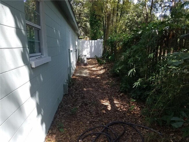 Building Photo - 1601 E Mulberry Dr