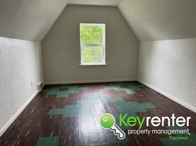 Building Photo - Adorable 4 Bedroom 1.5 Bath Tacoma Home + ...