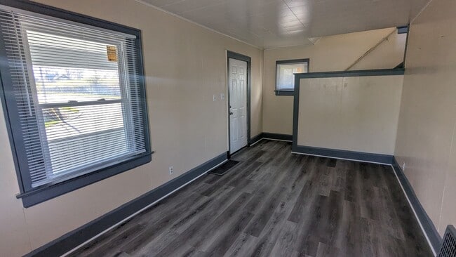 Building Photo - 3-Bedroom, 1-Bathroom Single Family Home for Rent in Akron, Ohio