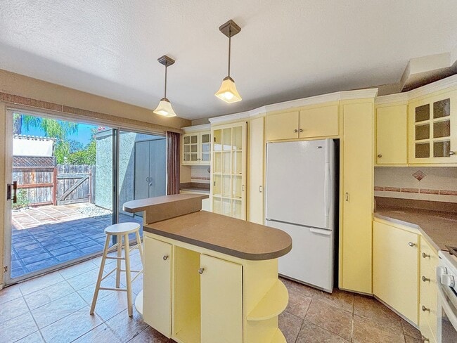 Primary Photo - Beautiful 3BD/2.5BA Condo in Tierrasanta w...