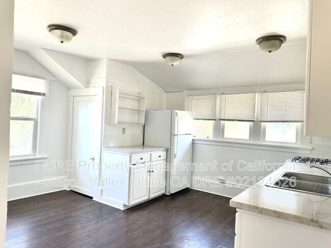 Building Photo - 373 Richmond Ave