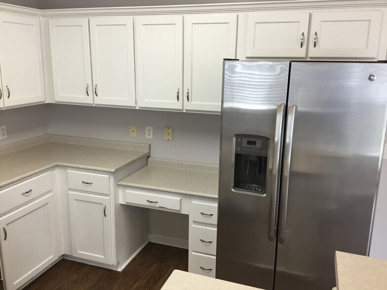 Building Photo - 805 Laurel Hill Cir