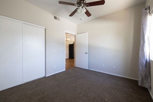 Building Photo - Gated 2 Bedroom 2 Bath Condo on the Second...