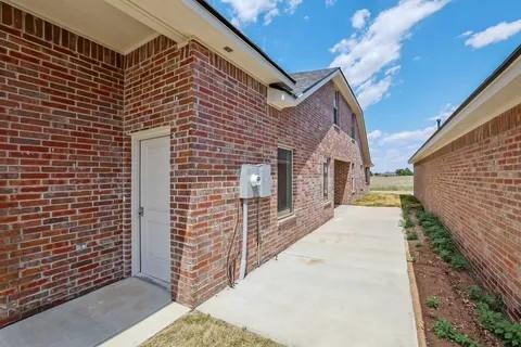 Building Photo - 7609 Woodford Ave