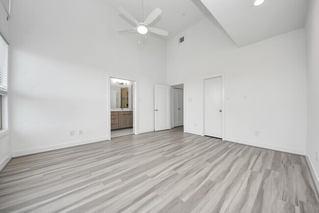 Building Photo - 18716 Centro Main St