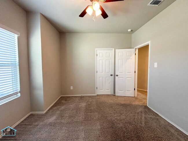 Building Photo - Inviting 3-bedroom, 2-bathroom House, Epitome of Comfort and Style!