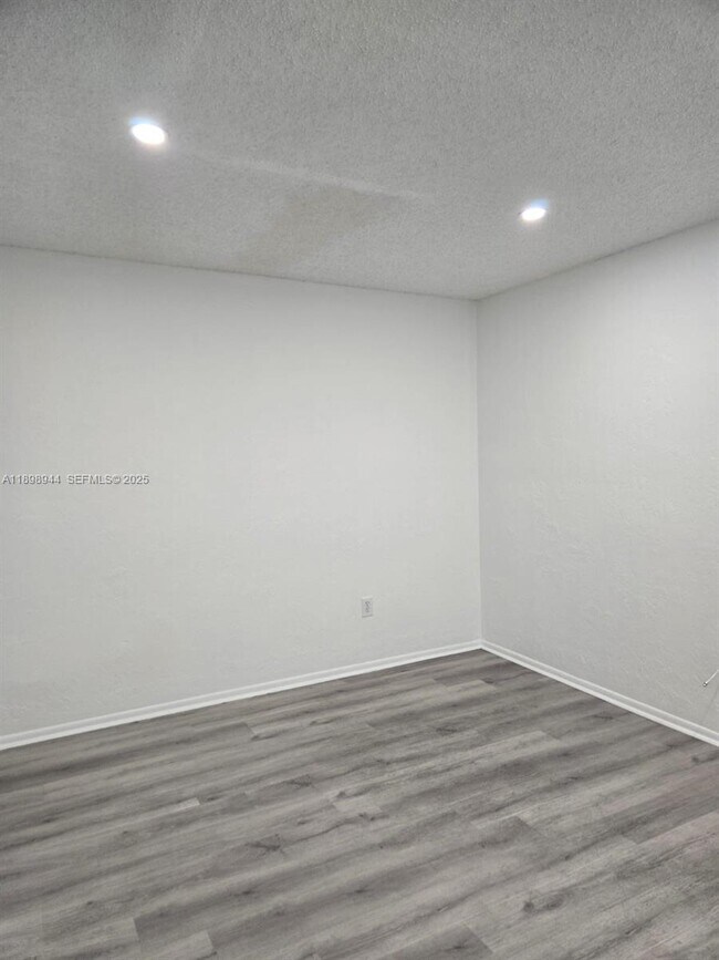 Building Photo - 20075 NE 3rd Ct