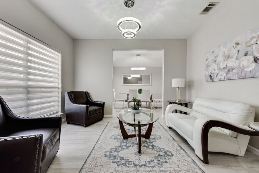Building Photo - 506 Pecos Path Dr