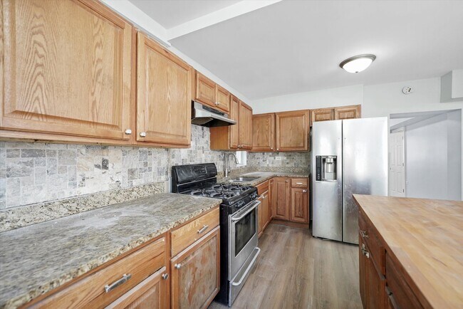 Building Photo - 2230 W 24th St