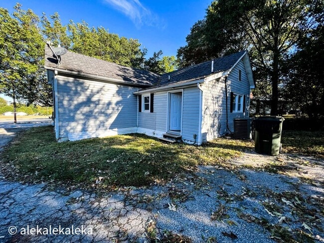 Building Photo - 715 Fisher Ferry St