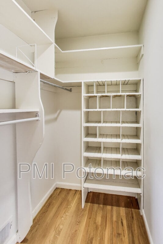Building Photo - 10 Harvard Ct