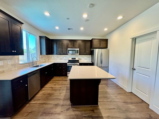 Building Photo - 5 Bedroom 3 Bath Home with Pool, pool and ...