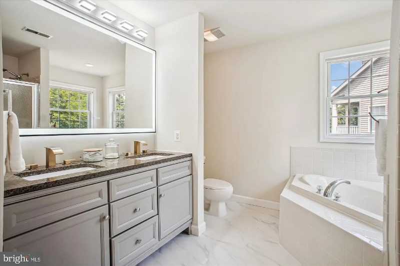 Building Photo - 2907 Dumas St