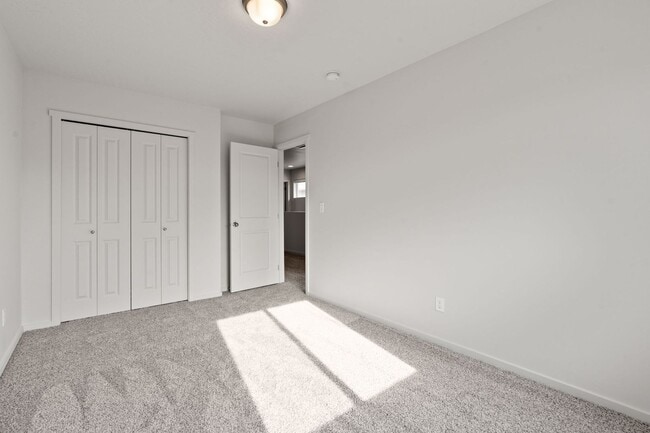 Building Photo - 4808-4810 E Fairview Ave