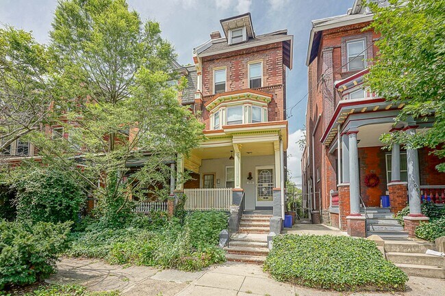 Building Photo - 510 S 48th St