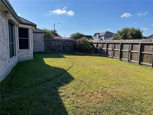 Building Photo - 7902 Snake River Dr