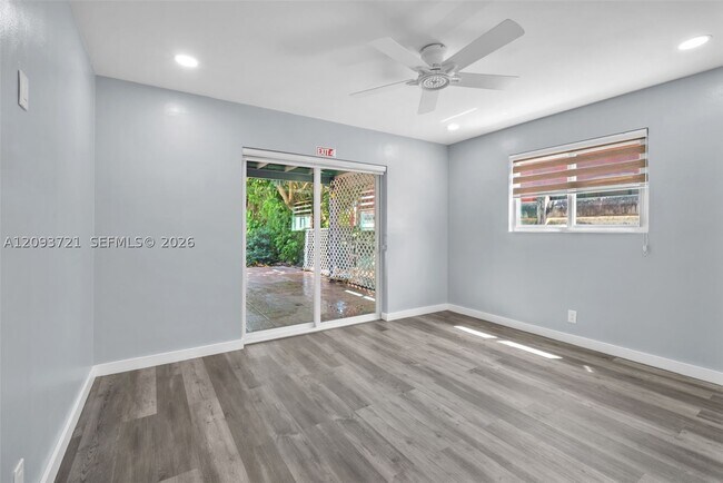 Building Photo - 609 N 46th Ave