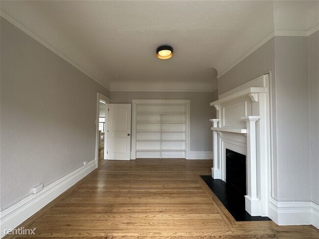 Building Photo - TOP FLOOR FLAT|SPACIOUS AND SUNNY|CALTRAIN...