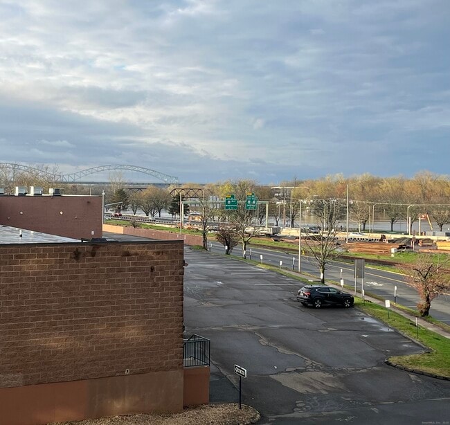 Building Photo - 111 deKoven Drive