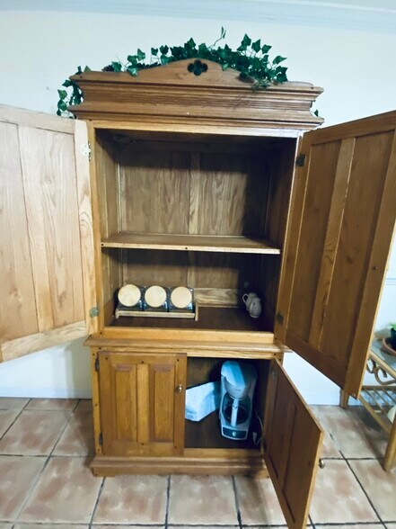 Pantry - 110 B St