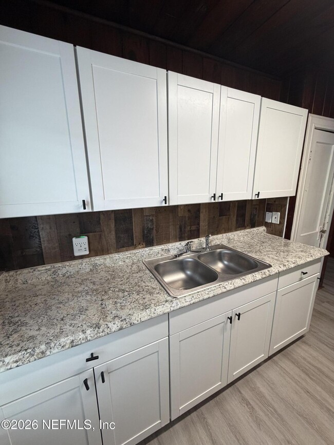 Building Photo - 1720 1st St N