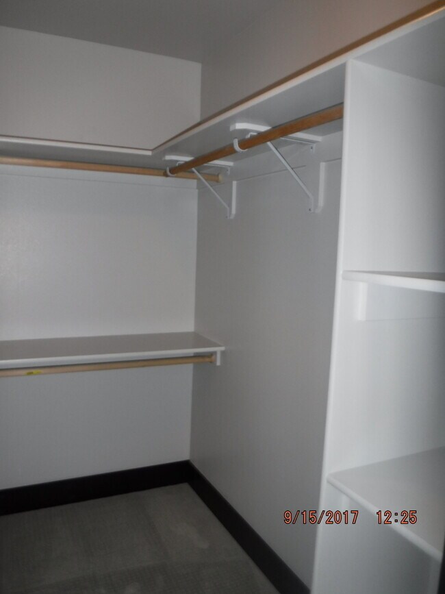 Building Photo - Gorgeous modern 5 bedroom - Minutes from MSU!