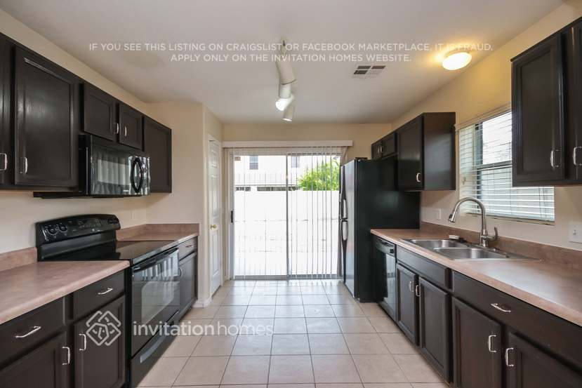 Building Photo - 13432 W Peck Dr