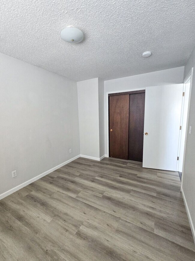 Building Photo - 11613 Pacific Ct NE