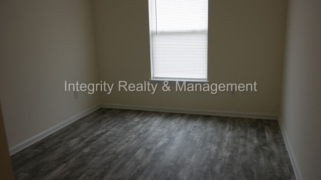 Building Photo - 3-bedroom townhome in Jacksonville