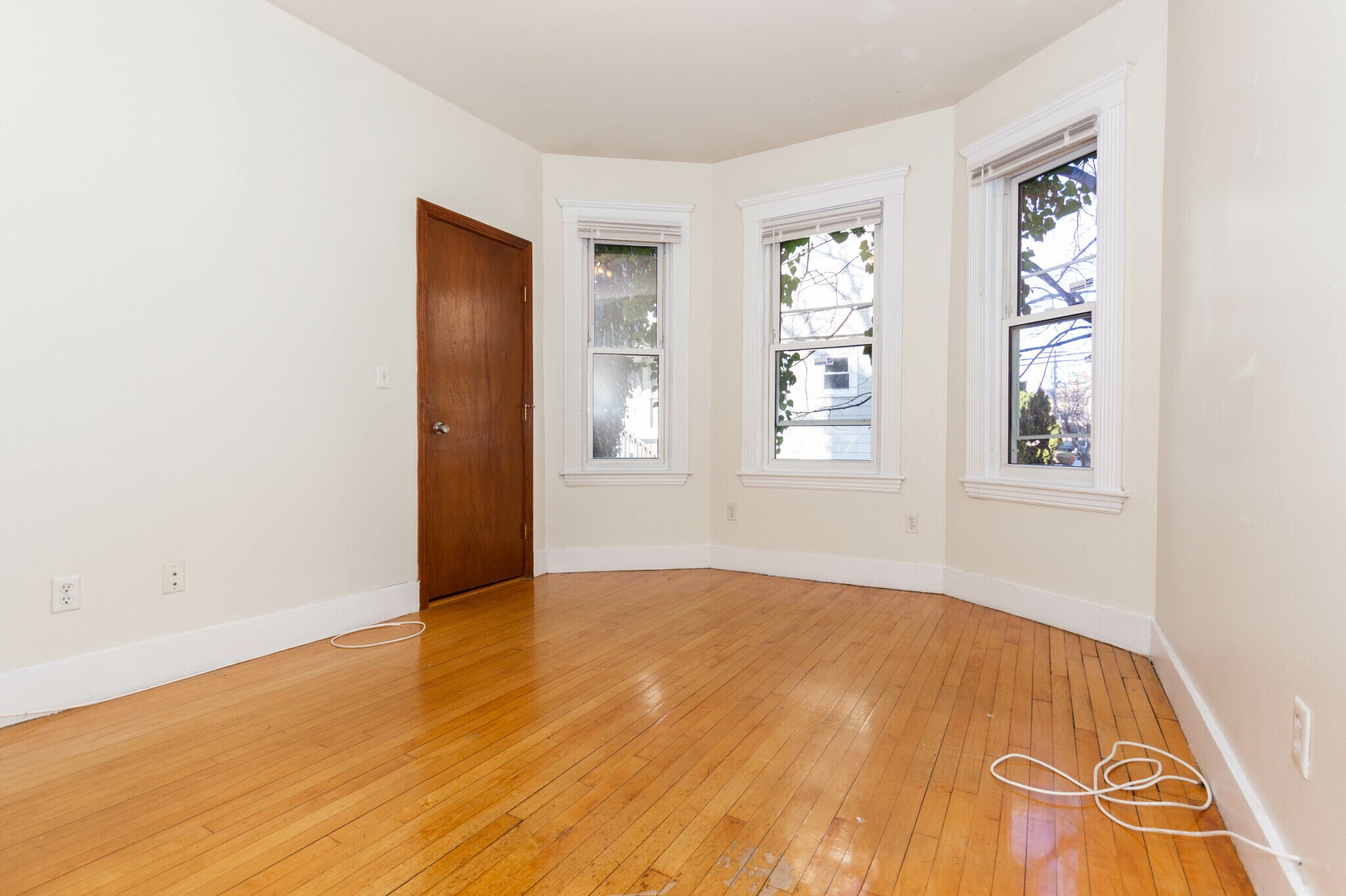 Building Photo - 59 Linden St