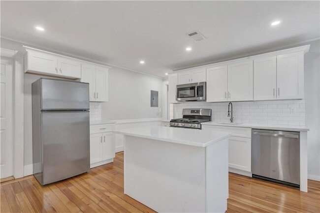 Building Photo - 382 Orms St