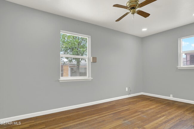 Building Photo - 4309 Mobile Ave