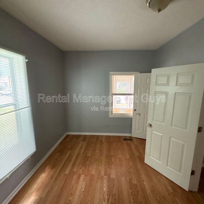 Building Photo - 2314 N Sheridan Ave