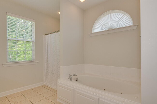 Building Photo - 158 Kenilworth Dr