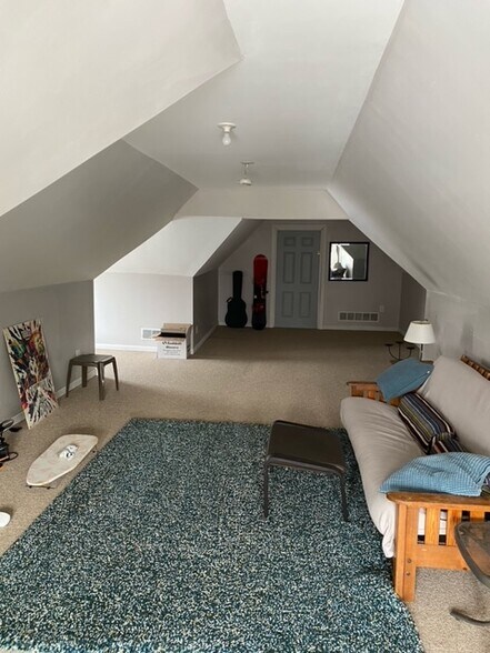 Building Photo - 605 4th St NE