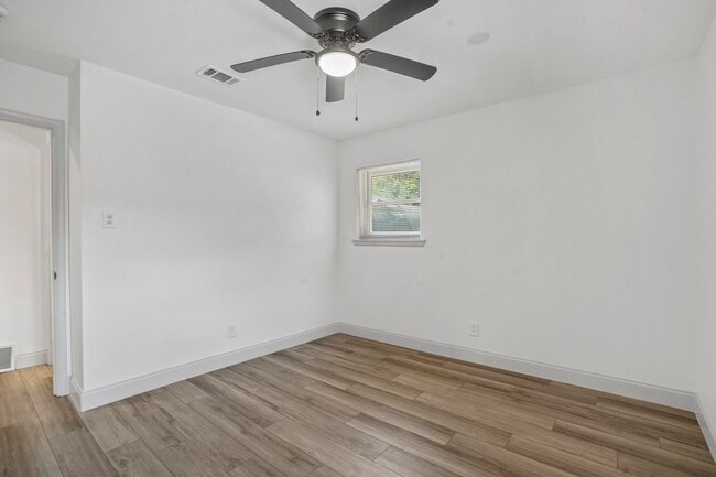 Building Photo - 514 Canyon Ridge Dr