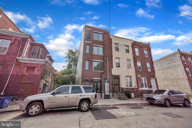 Building Photo - 2410 Clifford St