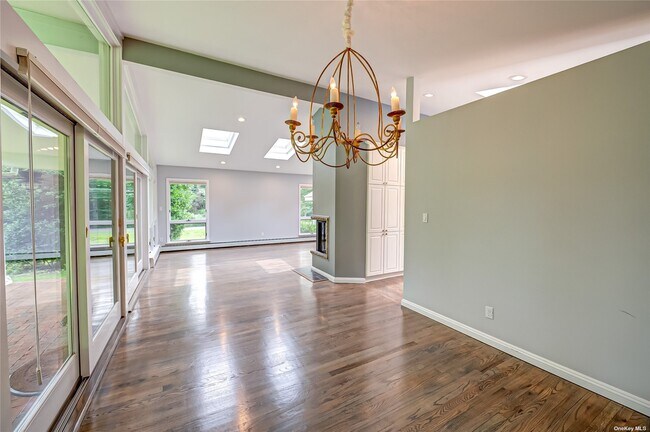 Building Photo - 15 Mariners Ct