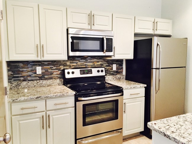 Building Photo - The Heights