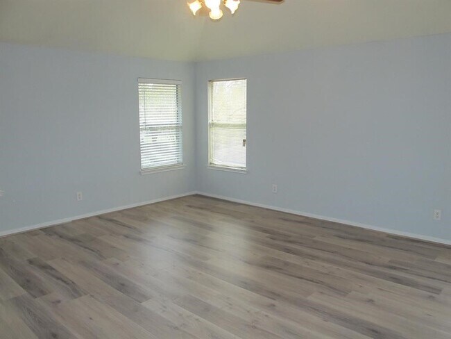 Building Photo - 8819 Diamond Lake Ln
