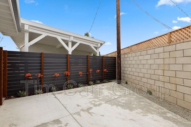 Building Photo - 1638 Santa Ana Ave