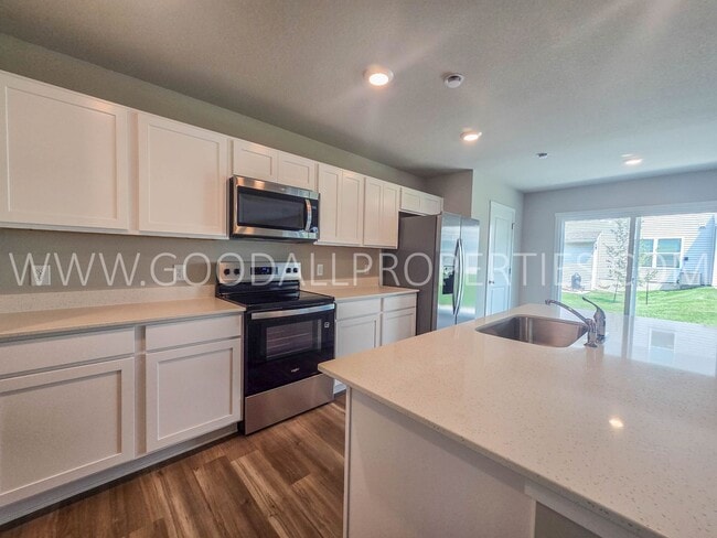 Building Photo - 3595 Pershing Ln