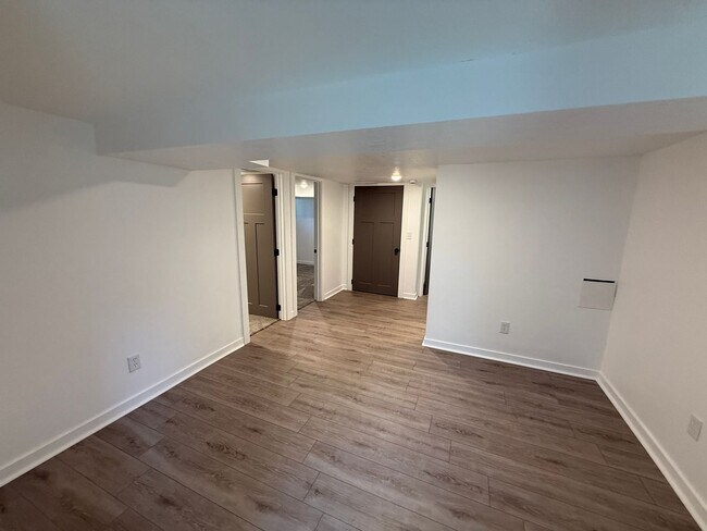 Building Photo - Newley renovated 4 bedroom home!