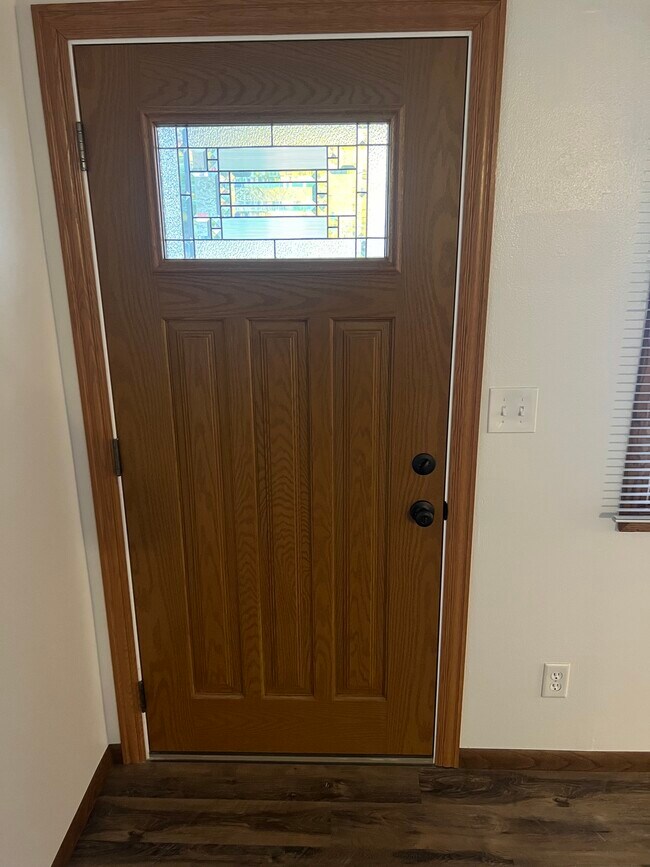 Building Photo - 1306 E Sylvan Ave