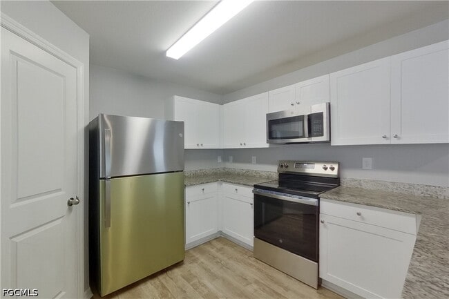 Building Photo - 2227 NW 11th Ct