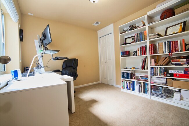 Basement bedroom - 10926 Brooklawn Rd
