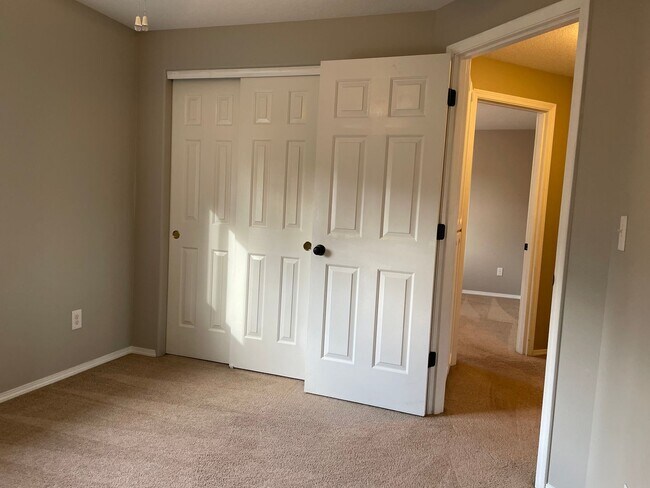 Building Photo - HALF MONTH FREE OF RENT Spacious 5 Bedroom Home! Granite Counters! Pet friendly! Tons of Room for...