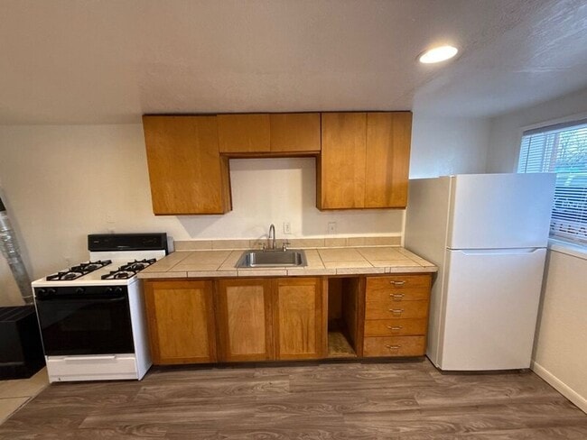 Building Photo - 1135 SE Salem Ave