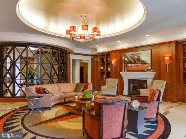 Building Photo - 8220 Crestwood Heights Dr